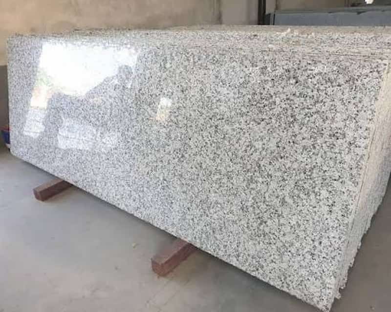 تصویر 2 از سنگ گرانیت سفید نطنز با مقاومت مطلوب در برابر سایش